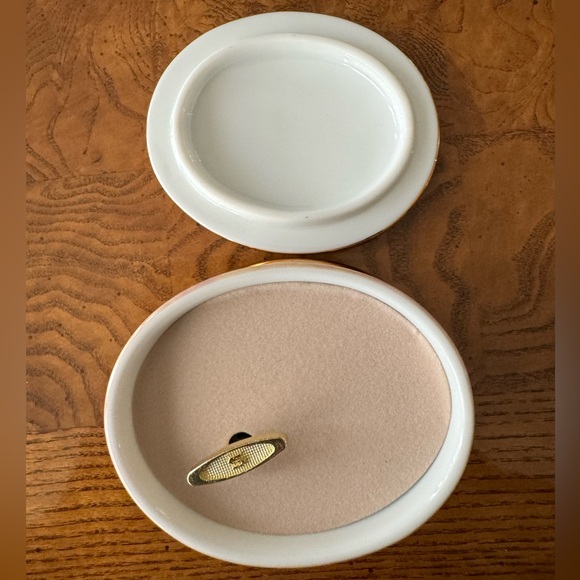 Thomas Kinkade, “BEACON OF HOPE” Lighthouse Music Box - Picture 5 of 5